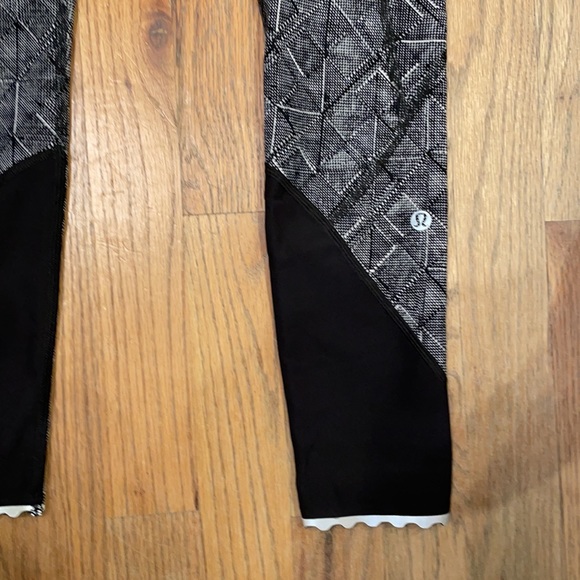 Women's Lululemon workout leggings - Picture 4 of 5
